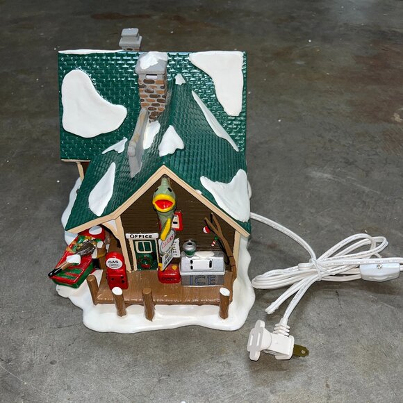 Department 56 Original Snow Village Fisherman's Nook Resort - Picture 3 of 14